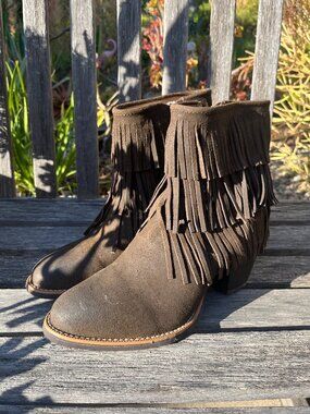 Wrangler Maverick Brown Fashion Fringe Booties - brand new! Size 9